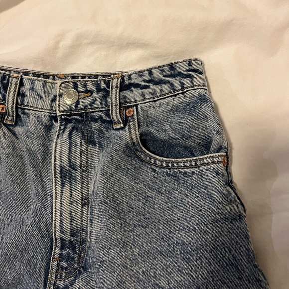 Zara Denim Mom-Fit High-Waist Shorts - Picture 4 of 6